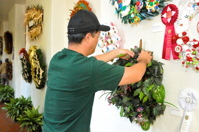 Honolulu Hale Christmas displays